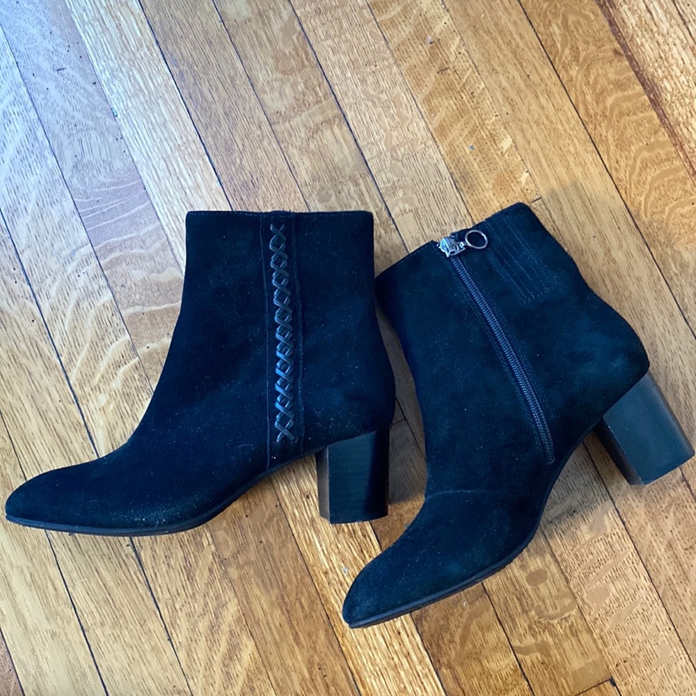 Earth Sparta Black booties